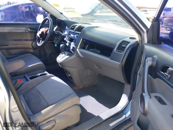 2008 Honda CR-V LX with VIN JHLRE38398C006482, listed as a IAAI auction lot 41834007 with 136,153 mi miles. Bid and sale history available at carsss.com. Image 5.