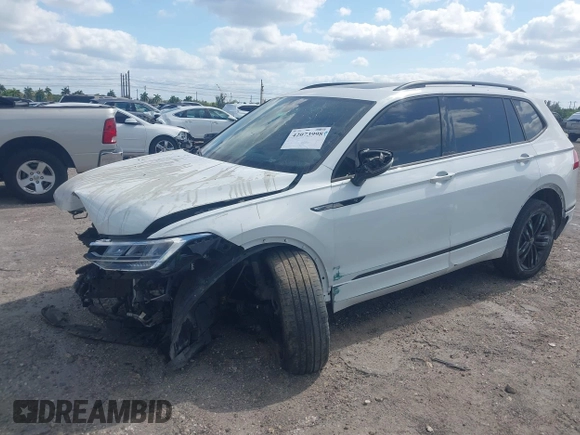 2022 Volkswagen Tiguan SE R-Line Black with VIN 3VVCB7AX5NM040222, listed as a IAAI auction lot 42073998 with 36,225 mi miles and . Bid and sale history available at DreamBid. Image 2.