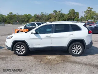 2015 Jeep Cherokee Latitude with VIN 1C4PJMCB4FW595084, listed as a IAAI auction lot 41880572 with 146,750 mi miles. Bid and sale history available at carsss.com. Image 14.