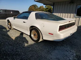 1988 Pontiac Firebird z VIN 1G2FW2183JL204840, wystawiony jako Copart lot #69142254 z przebiegiem 62 529 mil mil oraz Czysty tytuł • Clean title. Historia ofert i sprzedaży dostępna na DreamBid. Obrazek 2.
