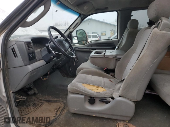 2004 Ford F-250 XL z VIN 1FTNX20P34EB05974, wystawiony jako Copart lot #86281324 z przebiegiem 184 896 mil mil oraz Czysty tytuł • Clean title. Historia ofert i sprzedaży dostępna na DreamBid. Obrazek 7.