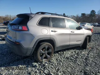 2020 Jeep Cherokee Latitude Plus with VIN 1C4PJLLB7LD568883, listed as a Copart auction lot 49480225 with 87,206 mi miles and Salvage title. Bid and sale history available at DreamBid. Image 3.