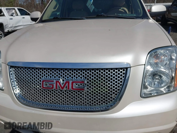 2013 GMC Yukon Denali with VIN 1GKS1EEF6DR158591, listed as a IAAI auction lot 41846763 with 182,720 mi miles. Bid and sale history available at carsss.com. Image 6.