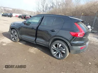2024 Volvo XC40 Plus Dark Theme with VIN YV4L12UL8R2270960, listed as a IAAI auction lot 41642556 with 5,909 mi miles and . Bid and sale history available at DreamBid. Image 3.