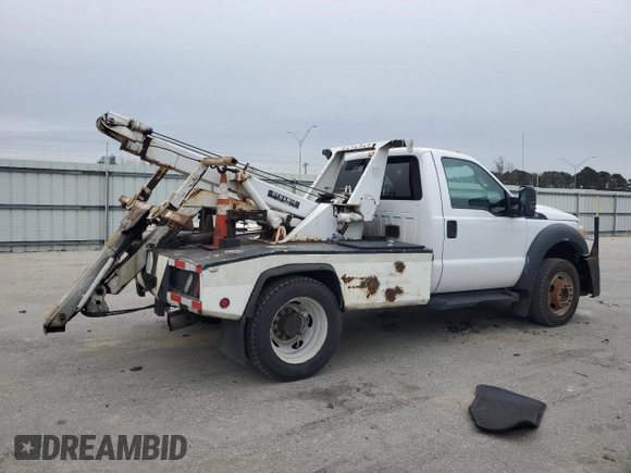 2014 Ford F-550 XL z VIN 1FDUF5HT8EEB42730, wystawiony jako Copart lot #42031355 z przebiegiem 60 863 mil mil oraz Czysty tytuł • Clean title. Historia ofert i sprzedaży dostępna na DreamBid. Obrazek 3.