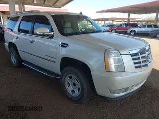 2007 Cadillac Escalade z VIN 1GYEC63897R329524, wystawiony jako IAAI lot #42360946 z przebiegiem 258 041 mil mil oraz . Historia ofert i sprzedaży dostępna na DreamBid. Obrazek 1.