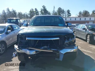 2004 GMC Sierra 2500HD Classic Work Truck with VIN 1GTHK24U34E156094, listed as a IAAI auction lot 41748967 with 152,869 mi miles. Bid and sale history available at carsss.com. Image 6.