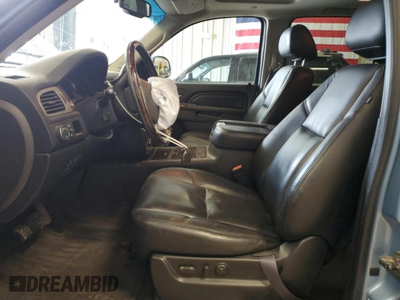 2011 GMC Yukon XL Denali z VIN 1GKS2MEF5BR254295, wystawiony jako Copart lot #49889805 z przebiegiem 79 258 mil mil oraz Tytuł czysty. Historia ofert i sprzedaży dostępna na DreamBid. Obrazek 7.