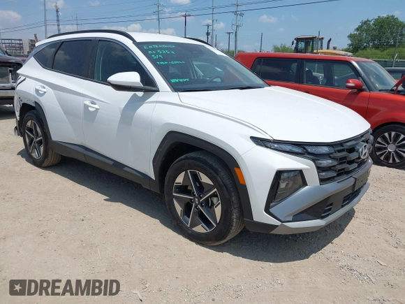2025 Hyundai Tucson SEL z VIN 5NMJB3DE6SH461535, wystawiony jako IAAI lot #42337372 z przebiegiem 19 791 mil mil oraz . Historia ofert i sprzedaży dostępna na DreamBid. Obrazek 1.