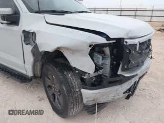 2023 Ford F-150 Lightning Pro z VIN 1FTVW1EL7PWG19070, wystawiony jako IAAI lot #41536193 z przebiegiem 22 654 mil mil oraz . Historia ofert i sprzedaży dostępna na DreamBid. Obrazek 6.