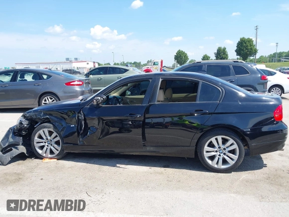 2006 BMW 3 Series 325i with VIN WBAVB13576KX32715, listed as a IAAI auction lot 42572961 with Not provided miles and . Bid and sale history available at DreamBid. Image 14.