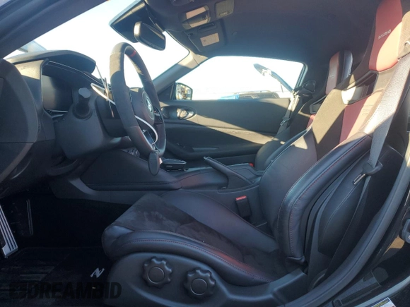 2024 Nissan Z Nismo z VIN JN1BZ4CH9RM361100, wystawiony jako Copart lot #80891074 z przebiegiem 3 394 mil mil oraz Szkoda całkowita • Salvage title. Historia ofert i sprzedaży dostępna na DreamBid. Obrazek 7.