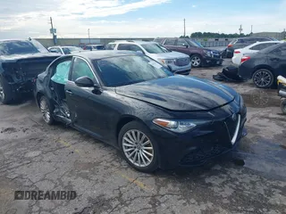 2021 Alfa Romeo Giulia z VIN ZARFANAN5M7648211, wystawiony jako IAAI lot #42428233 z przebiegiem 33 387 mil mil oraz . Historia ofert i sprzedaży dostępna na DreamBid. Obrazek 1.