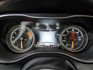 2019 Jeep Cherokee with VIN 1C4PJLJX3KD381640, listed as a Copart auction lot 42463593 with 28,310 mi miles and . Bid and sale history available at DreamBid. Image 9.