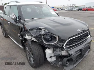 2023 MINI Countryman Cooper S z VIN WMZ53BR09P3P70685, wystawiony jako IAAI lot #42507178 z przebiegiem 24 865 mil mil oraz . Historia ofert i sprzedaży dostępna na DreamBid. Obrazek 1.