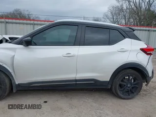 2020 Nissan Kicks SR z VIN 3N1CP5DV9LL494266, wystawiony jako IAAI lot #41699485 z przebiegiem 74 070 mil mil oraz . Historia ofert i sprzedaży dostępna na DreamBid. Obrazek 15.