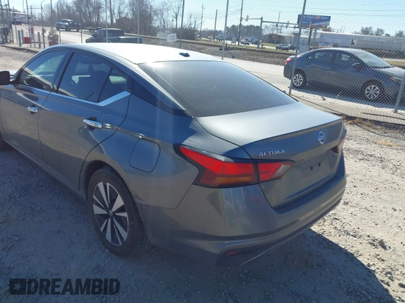 2019 Nissan Altima 2.5 SV with VIN 1N4BL4DV7KC121581, listed as a IAAI auction lot 41695568 with 109,447 mi miles. Bid and sale history available at carsss.com. Image 3.