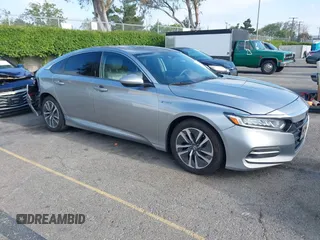2019 Honda Accord z VIN 1HGCV3F1XKA015328, wystawiony jako IAAI lot #42202036 z przebiegiem 133 794 mil mil oraz . Historia ofert i sprzedaży dostępna na DreamBid. Obrazek 1.