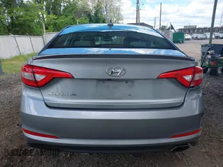 2017 Hyundai Sonata 2.4L z VIN 5NPE24AF7HH572904, wystawiony jako IAAI lot #42193616 z przebiegiem 122 229 mil mil oraz . Historia ofert i sprzedaży dostępna na DreamBid. Obrazek 16.