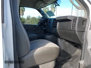 2016 GMC Savana Cargo z VIN 1GTW7AFF5G1159706, wystawiony jako IAAI lot #42018527 z przebiegiem 103 497 mil mil oraz . Historia ofert i sprzedaży dostępna na DreamBid. Obrazek 5.