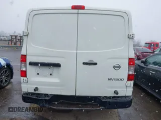 2018 Nissan NV Cargo S z VIN 1N6BF0KM1JN819141, wystawiony jako IAAI lot #41536219 z przebiegiem 176 575 mil mil oraz . Historia ofert i sprzedaży dostępna na DreamBid. Obrazek 16.