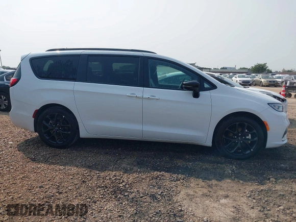 2025 Chrysler Pacifica Limited z VIN 2C4RC1GG0SR515368, wystawiony jako IAAI lot #42394201 z przebiegiem 14 810 mil mil oraz . Historia ofert i sprzedaży dostępna na DreamBid. Obrazek 13.
