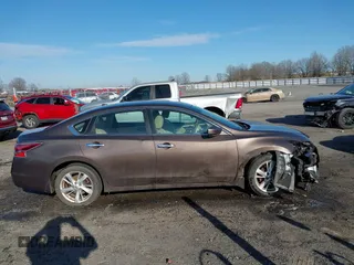 2015 Nissan Altima 2.5 S with VIN 1N4AL3AP8FC172637, listed as a IAAI auction lot 41617876 with 162,290 mi miles. Bid and sale history available at carsss.com. Image 13.