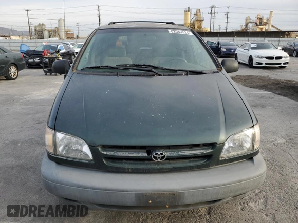 1999 Toyota Sienna CE with VIN 4T3ZF19C1XU146082, listed as a Copart auction lot 82063524 with 158,294 mi miles and Clean Title. Bid and sale history available at carsss.com. Image 5.