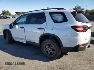 2025 Honda Pilot TrailSport with VIN 5FNYG1H65SB004479, listed as a Copart auction lot 70917734 with 7,582 mi miles and Salvage Title. Bid and sale history available at carsss.com. Image 2.