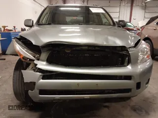 2007 Toyota RAV4 Limited with VIN JTMZD31V975061545, listed as a IAAI auction lot 41710996 with 196,998 mi miles. Bid and sale history available at carsss.com. Image 6.