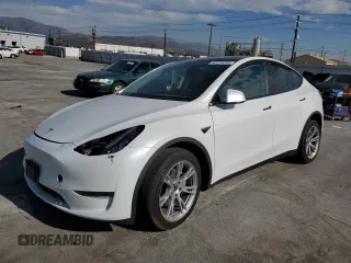 2023 Tesla Model Y Long Range z VIN 7SAYGDEE6PA086727, wystawiony jako Copart lot #45734045 z przebiegiem 21 992 mil mil oraz Szkoda całkowita • Salvage title. Historia ofert i sprzedaży dostępna na DreamBid. Obrazek 1.