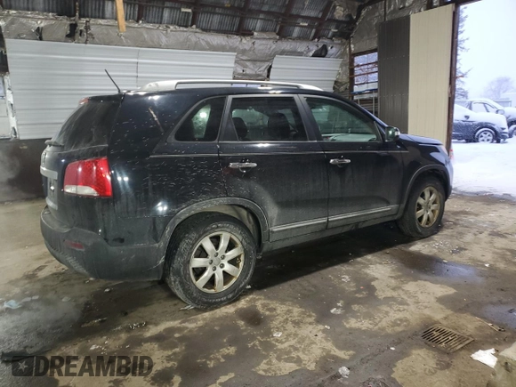 2013 Kia Sorento LX with VIN 5XYKT4A21DG338885, listed as a Copart auction lot 42837395 with 157,766 mi miles and Salvage Title. Bid and sale history available at carsss.com. Image 3.