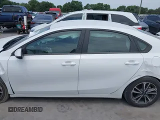 2024 Kia Forte LXS z VIN 3KPF24AD8RE728019, wystawiony jako IAAI lot #42067295 z przebiegiem 14 000 mil mil oraz . Historia ofert i sprzedaży dostępna na DreamBid. Obrazek 15.