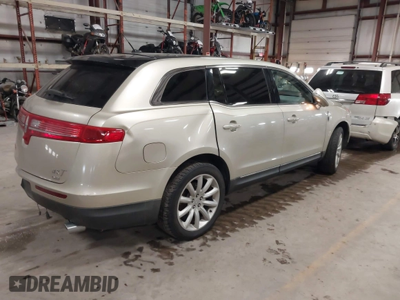 2010 Lincoln MKT with VIN 2LMHJ5AR0ABJ20455, listed as a IAAI auction lot 41460072 with 298,026 mi miles. Bid and sale history available at carsss.com. Image 4.