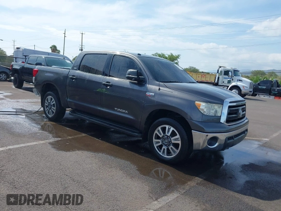 2011 Toyota Tundra z VIN 5TFEY5F14BX106229, wystawiony jako IAAI lot #42118006 z przebiegiem 96 465 mil mil oraz . Historia ofert i sprzedaży dostępna na DreamBid. Obrazek 1.