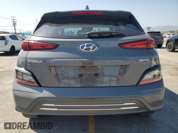2023 Hyundai Kona SE z VIN KM8K23AG4PU179013, wystawiony jako Copart lot #56318705 z przebiegiem 48 782 mil mil oraz Szkoda całkowita • Salvage title. Historia ofert i sprzedaży dostępna na DreamBid. Obrazek 6.