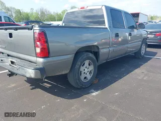 2006 Chevrolet Silverado 1500 LT2 with VIN 2GCEC13Z661346287, listed as a IAAI auction lot 42013454 with 318,918 mi miles. Bid and sale history available at carsss.com. Image 4.