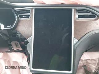 2017 Tesla Model X 90D z VIN 5YJXCBE26HF044710, wystawiony jako IAAI lot #40816228 z przebiegiem Nie podano mil oraz . Historia ofert i sprzedaży dostępna na DreamBid. Obrazek 16.