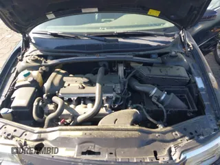 2005 Volvo S80 with VIN YV1TS592451405900, listed as a IAAI auction lot 41977975 with 133,169 mi miles. Bid and sale history available at carsss.com. Image 10.