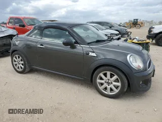 2014 MINI Coupe S z VIN WMWSX3C59ET409209, wystawiony jako Copart lot #78886564 z przebiegiem 118 632 mil mil oraz Tytuł czysty. Historia ofert i sprzedaży dostępna na DreamBid. Obrazek 4.