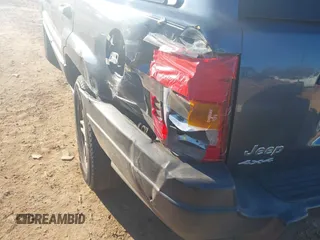 2004 Jeep Grand Cherokee Laredo z VIN 1J4GW48S24C159370, wystawiony jako IAAI lot #41296094 z przebiegiem 138 296 mil mil oraz . Historia ofert i sprzedaży dostępna na DreamBid. Obrazek 13.