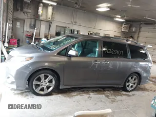 2013 Toyota Sienna SE с VIN 5TDXK3DC4DS355030, выставлен на аукционе IAAI как лот 42323907 с пробегом 190 836 миль миль и . История ставок и продаж доступна на DreamBid. Изображение 14.