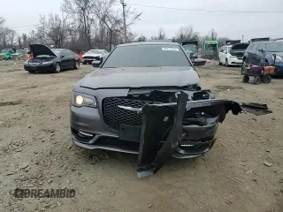 2019 Chrysler 300 S z VIN 2C3CCABG8KH594943, wystawiony jako Copart lot #49223225 z przebiegiem 60 893 mil mil oraz Szkody całkowita. Historia ofert i sprzedaży dostępna na DreamBid. Obrazek 11.