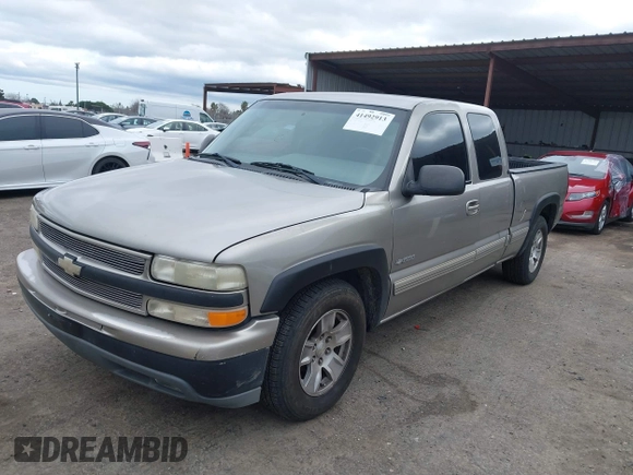2000 Chevrolet Silverado 1500 with VIN 2GCEC19V8Y1302122, listed as a IAAI auction lot 41492913 with 1 mi miles. Bid and sale history available at carsss.com. Image 2.