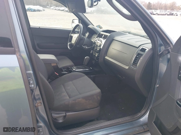 2011 Ford Escape XLT with VIN 1FMCU9DG9BKC38929, listed as a IAAI auction lot 41784854 with 216,201 mi miles. Bid and sale history available at carsss.com. Image 5.