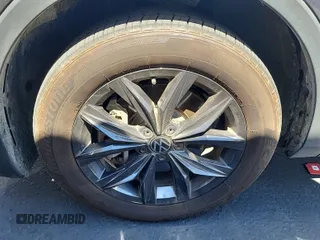 2024 Volkswagen Tiguan SE z VIN 3VV3B7AX7RM106937, wystawiony jako IAAI lot #42845192 z przebiegiem 32 134 mil mil oraz . Historia ofert i sprzedaży dostępna na DreamBid. Obrazek 13.