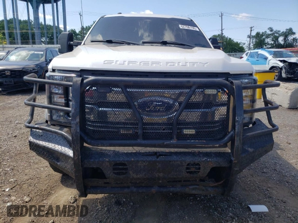 2017 Ford F-250 Lariat with VIN 1FT7W2BT8HED16552, listed as a Copart auction lot 62706195 with 371,638 mi miles and Salvage title. Bid and sale history available at DreamBid. Image 5.