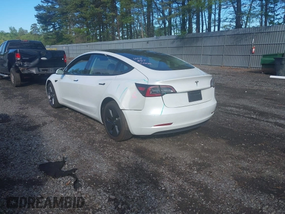 2023 Tesla Model 3 z VIN 5YJ3E1EA9PF576610, wystawiony jako IAAI lot #42206777 z przebiegiem 21 658 mil mil oraz . Historia ofert i sprzedaży dostępna na DreamBid. Obrazek 3.