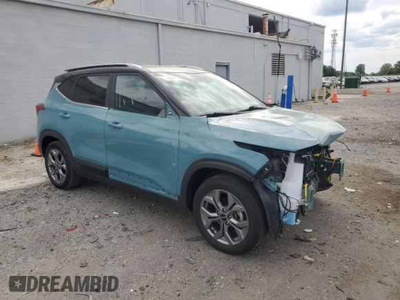 2024 Kia Seltos S z VIN KNDEU2AA2R7526583, wystawiony jako Copart lot #53225785 z przebiegiem 10 804 mil mil oraz Szkoda całkowita • Salvage title. Historia ofert i sprzedaży dostępna na DreamBid. Obrazek 4.
