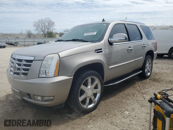 2008 Cadillac Escalade z VIN 1GYFK638X8R143922, wystawiony jako Copart lot #53095095 z przebiegiem 174 899 mil mil oraz Tytuł czysty. Historia ofert i sprzedaży dostępna na DreamBid. Obrazek 1.